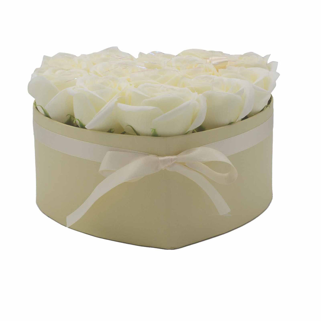 Caja de Regalo - Flor de Jabón  13 Rosas Crema - corazon